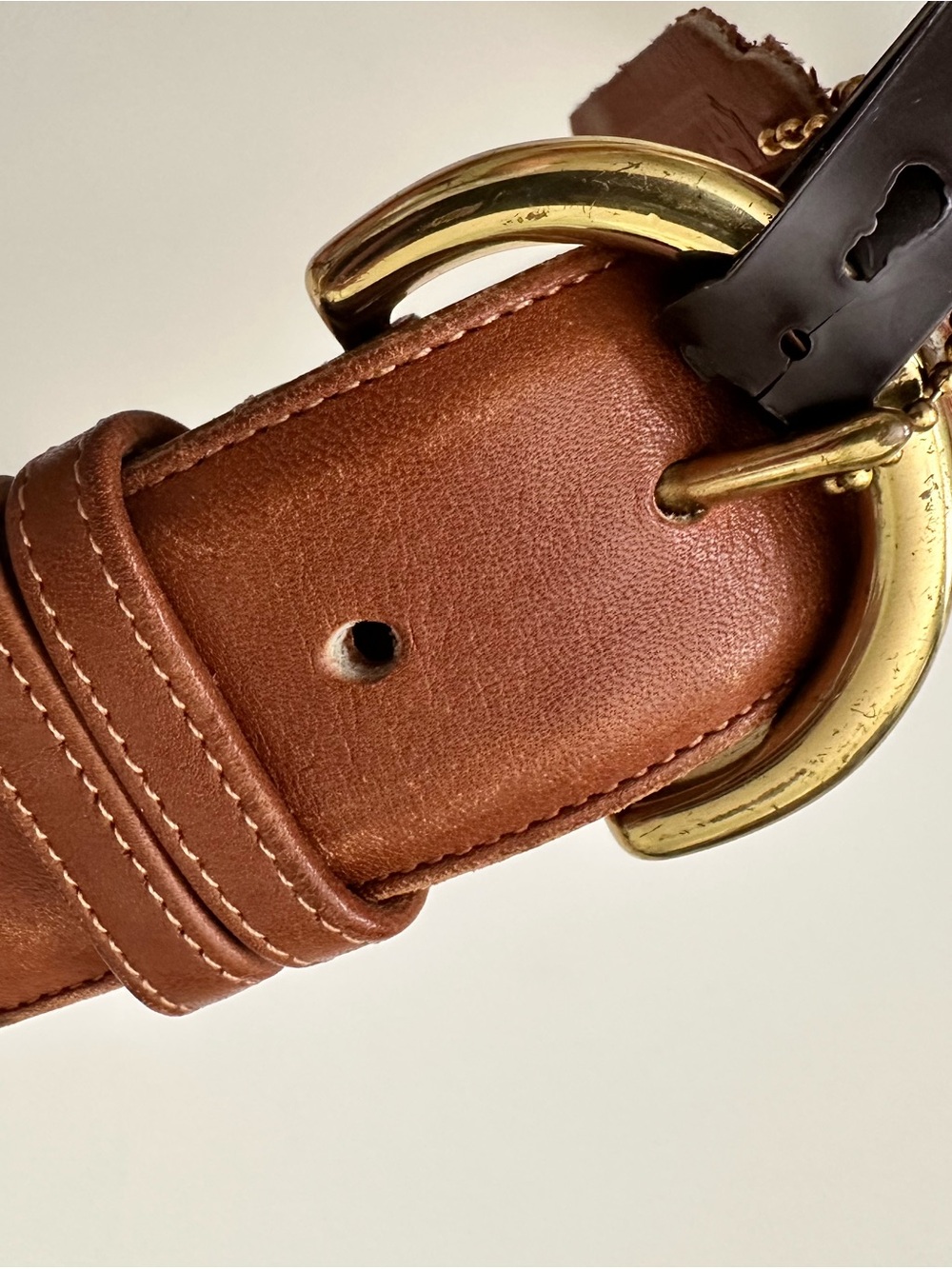 Women’s 90s vintage #8500 Coach British Tan Leather Belt with brass Buckle